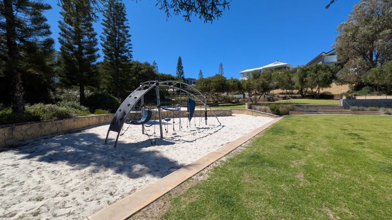 Image of Arabella Park Playground from the north.